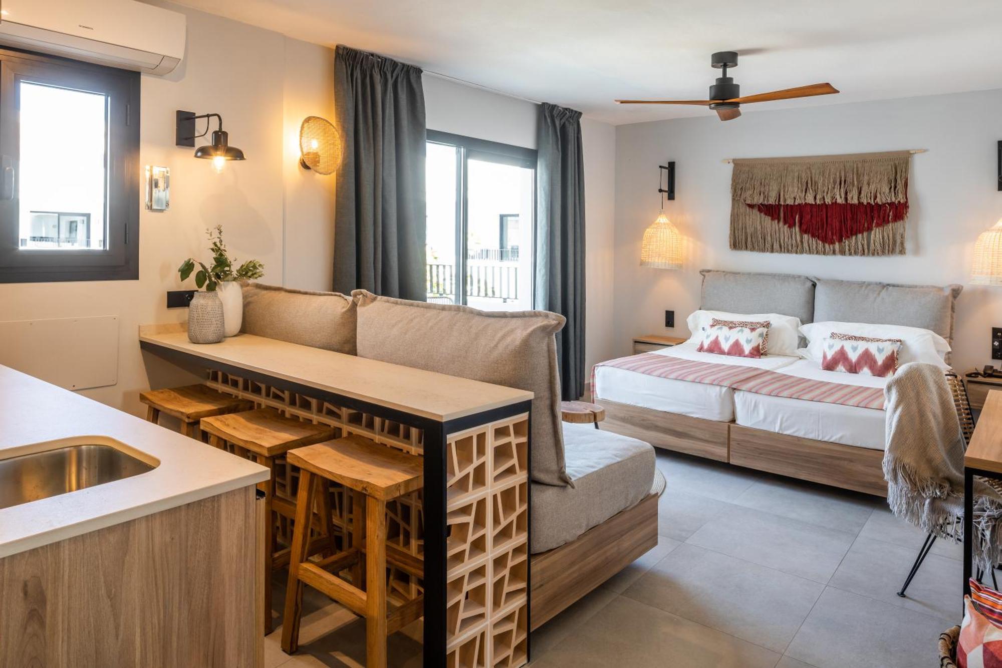 Aparthotel Casita Blanca - Adults Only Сан-Антоніо Екстер'єр фото