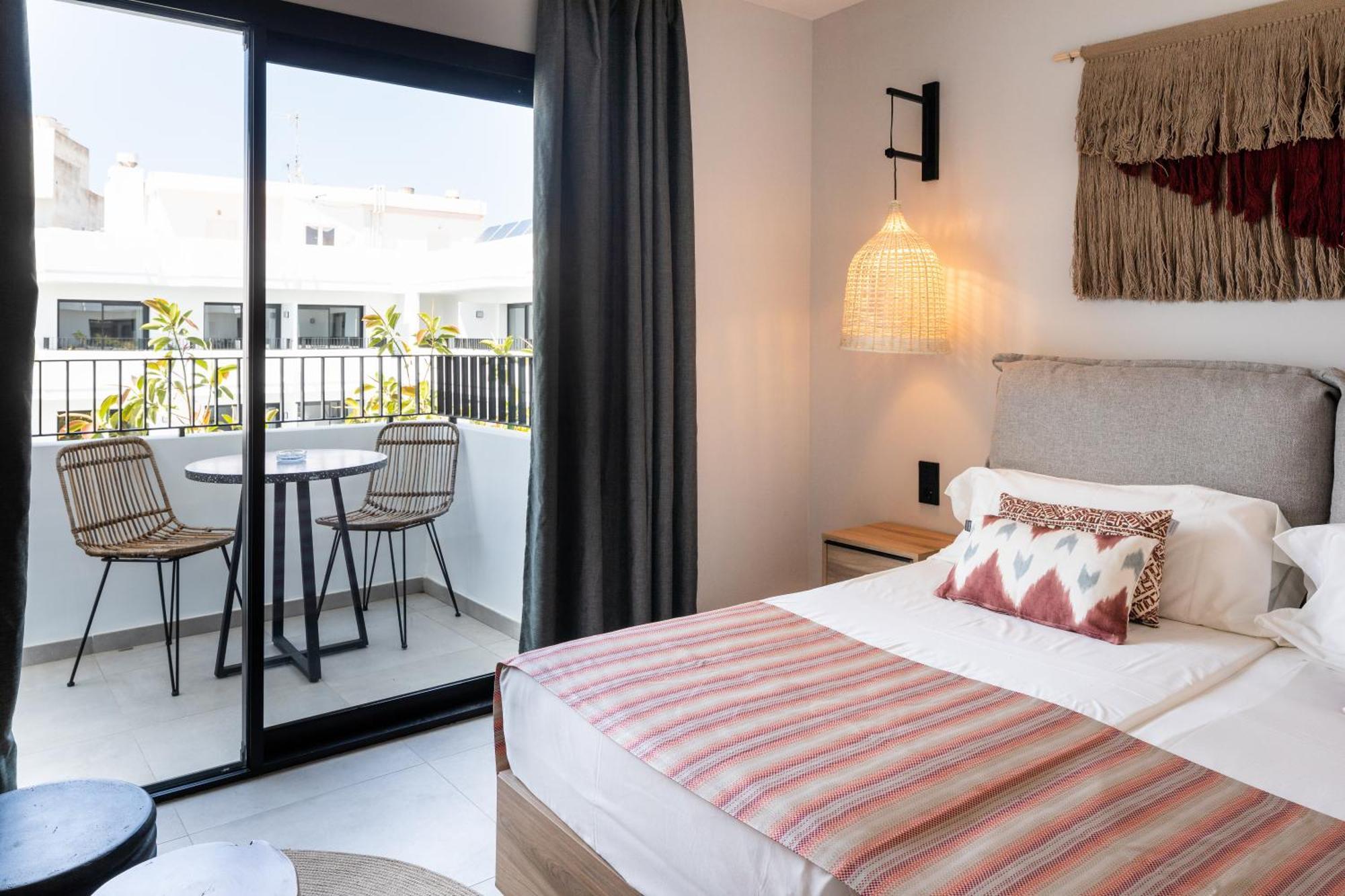 Aparthotel Casita Blanca - Adults Only Сан-Антоніо Екстер'єр фото